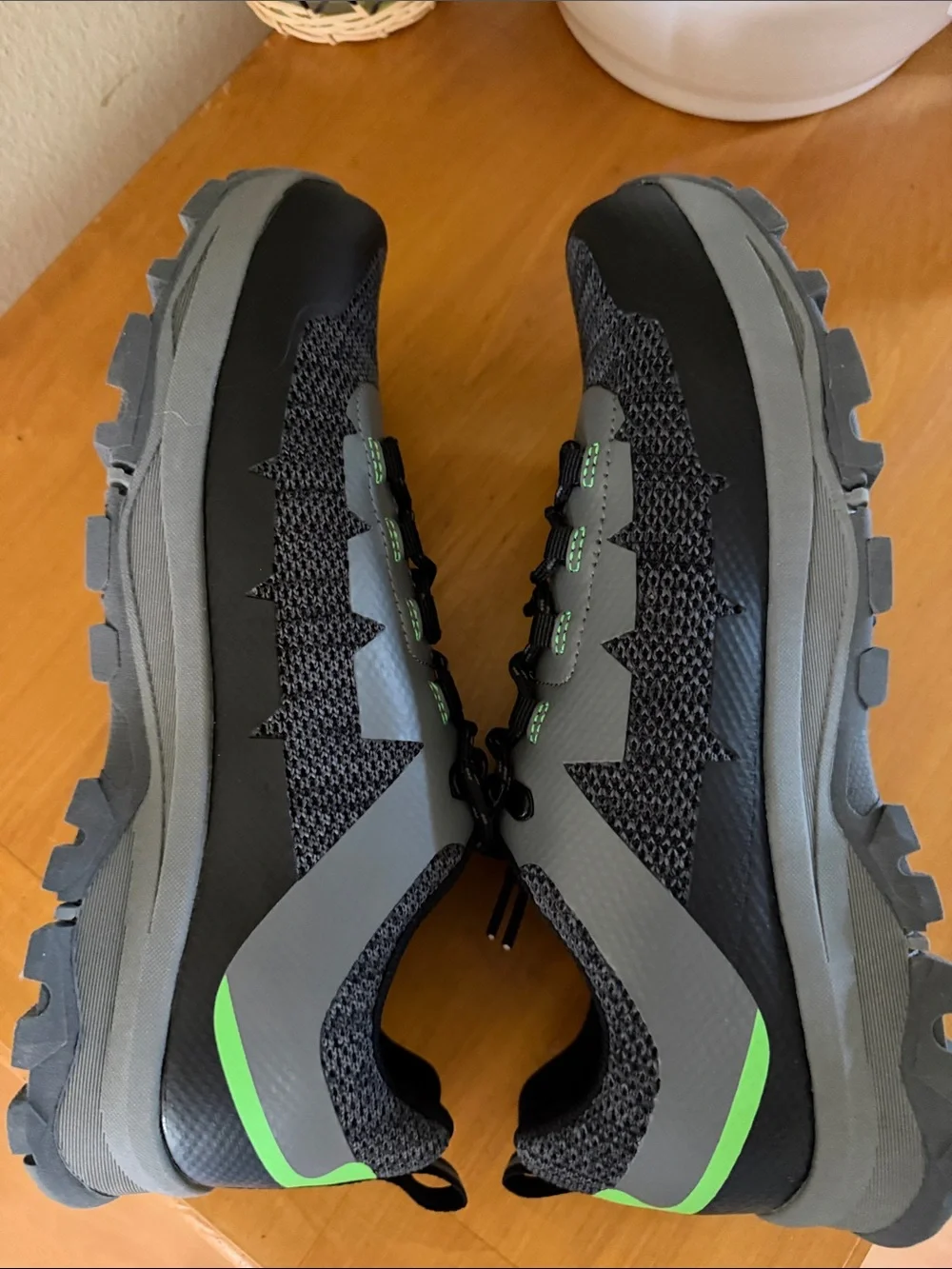 XRAY Men's Gray Athletic Trail Shoes with Green Accents